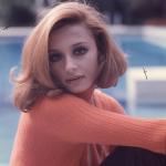 artist image Raffaella Carra Caliente, caliente Raffaella Carrà - Grandes Éxitos